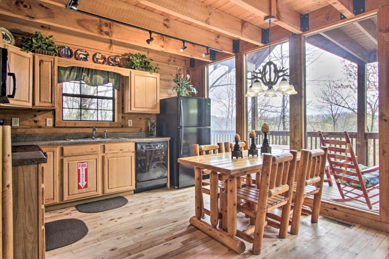 Sevierville Sanctuary Hot Tub, Pool Table And Deck! Exterior foto