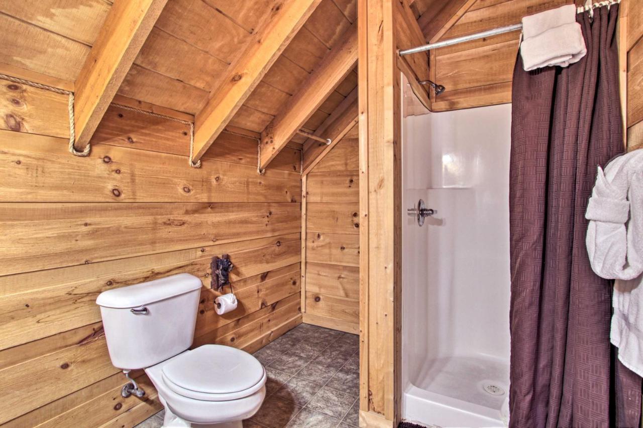 Sevierville Sanctuary Hot Tub, Pool Table And Deck! Exterior foto
